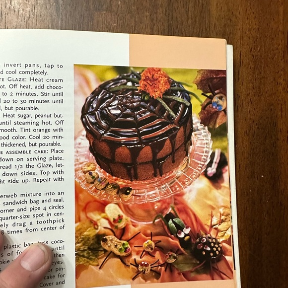 Woman’s Day Celebrate! Menus and recipes for joyous feasts holiday cookbook - Picture 6 of 7